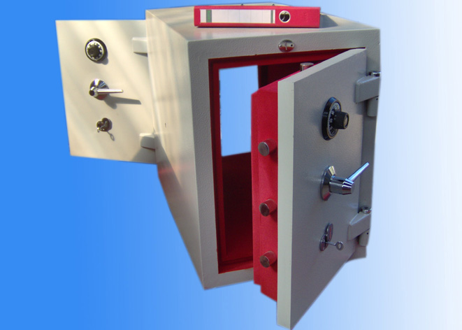 MEDİAMARKT ÇİFT YÖNLÜ KAPAKLI 2 ANAHTARLI VE 2 MEKANİK ŞİFRELİ AYNI ANDA SADECE 1 KAPAK AÇILABİLEN MODEL TRANSFER KASASI 79*48*79cm 300Kg  ( 1999€ )+KDV ADRESE TESLİM