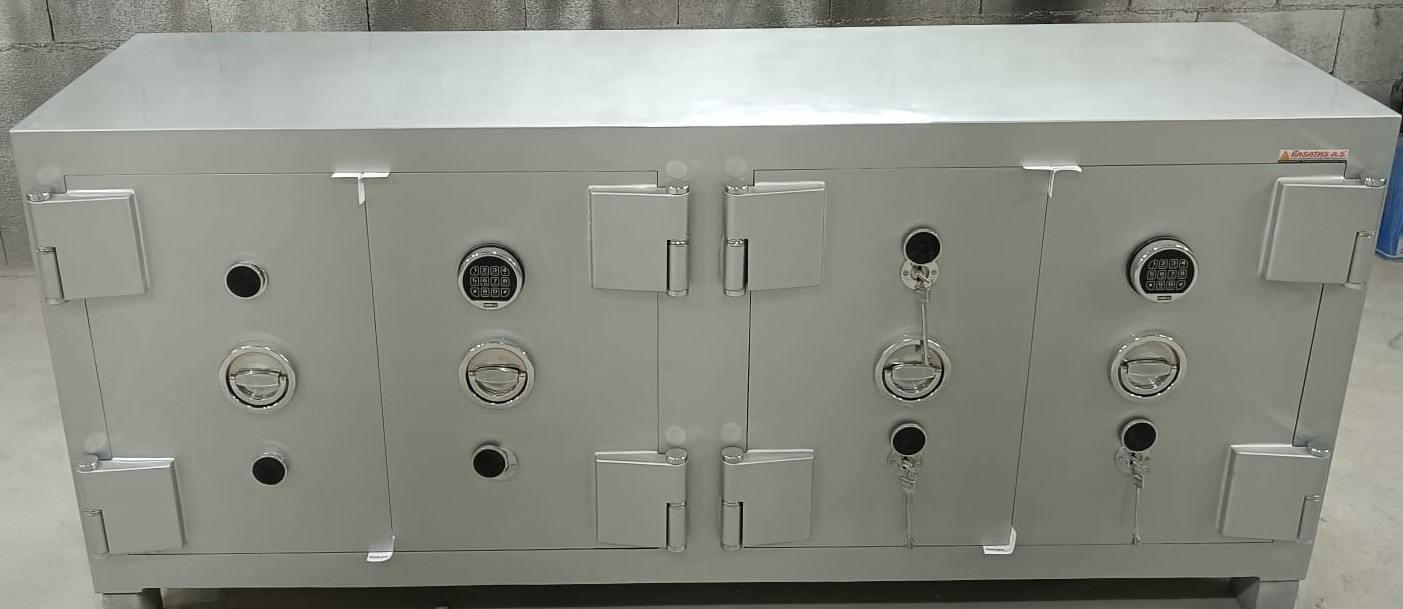 "                    4 KAPILI BANKO TEZGAH TİPİ KUYUMCU ALTIN VE GÜMÜŞ İÇİN VE ÇELİK PARA KASASI 80*200*60CM