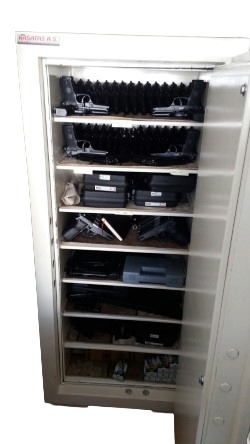 160 TABANCA KAPASİTELİ ELEKTRONİK ŞİFRELİ TABANCA KASASI 165*75*60CM 300KĞ ( 1699€ )+KDV