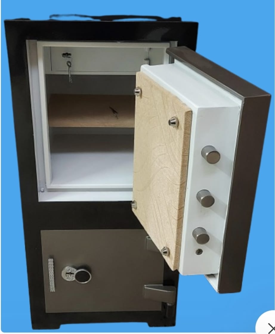 "         008ÇZME GERMANYSAFE ALMAN OFİS TİPİ OFİS TİPİ 1 Cİ SINIF LÜKS OKSİJEN KESMEZ KAPAKLI ANAHTAR ALTI MATKAP DELMEZ TANK ZIRHLI ( 2 ANAHTARLI VE ELEKTRONİK ŞİFRELİ OTOMATİK KİLİTLEME TERTİBATLI ) İÇİ RAFI KADİFE KAPLI TANK ZIRHLI ÇELİK PARA KASASI 105*50*45CM 350KĞ ( 1499€ )+KDV  ( OPSİYONEL DÜNYADA BİR İLK GPRS SİSTEMLİ ve KAMERA SİSTEMİ EKLENEBİLİNİR )