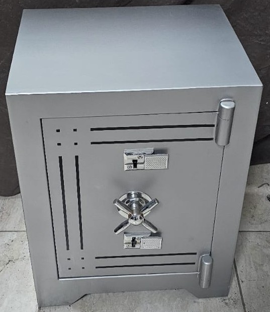 "       002THR  GAZİANTEP TİPİ DOLAP İÇİ ÖZEL MAYMUNCUK AÇMAZ MATKAP DELMEZ 1.000.000DA 1 AÇILMA İHTİMALLİ ÖZEL 1 ANAHTARLI ÇELİK PARA KASASI ( VEZNE KASASI ) 55*42*36CM 100KĞ ( 16800TL )+KDV