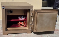 . 002UZM7CM EV VE OFİS TİPİ YÜKSEK GÜVENLİKLİ 7 CM TAM ZIRHLI ELEKTRONİK ŞİFRELİ VE ANAHTARLI ÇELİK PARA KASASI 55*55*55CM 250KĞ ( 1100 € )+KDV