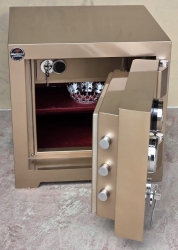 "    002UZMAN 7CM DOLGULU EV VE OFİSTİPİ YÜKSEK GÜVENLİKLİ HERKÜL CAM KİLİTLEMELİ TANK ZIRHLI ELİPS DOLGULU ÇELİK PARA KASASI 55*55*55CM 300KĞ ( 1100€ )+KDV