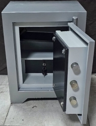 "       002THR  GAZİANTEP TİPİ DOLAP İÇİ ÖZEL MAYMUNCUK AÇMAZ MATKAP DELMEZ 1.000.000DA 1 AÇILMA İHTİMALLİ ÖZEL 1 ANAHTARLI ÇELİK PARA KASASI ( VEZNE KASASI ) 55*42*36CM 100KĞ ( 16800TL )+KDV