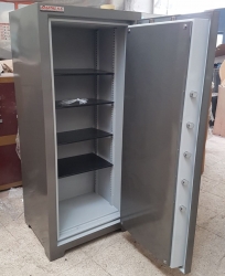 OFİS TİPİ TE KKAPILI AYARLI RAF YERLİ 2 ANAHTARLI ÇELİK PARA KASASI 170*70*50CM 200KĞ ( 1700€ )+KDV